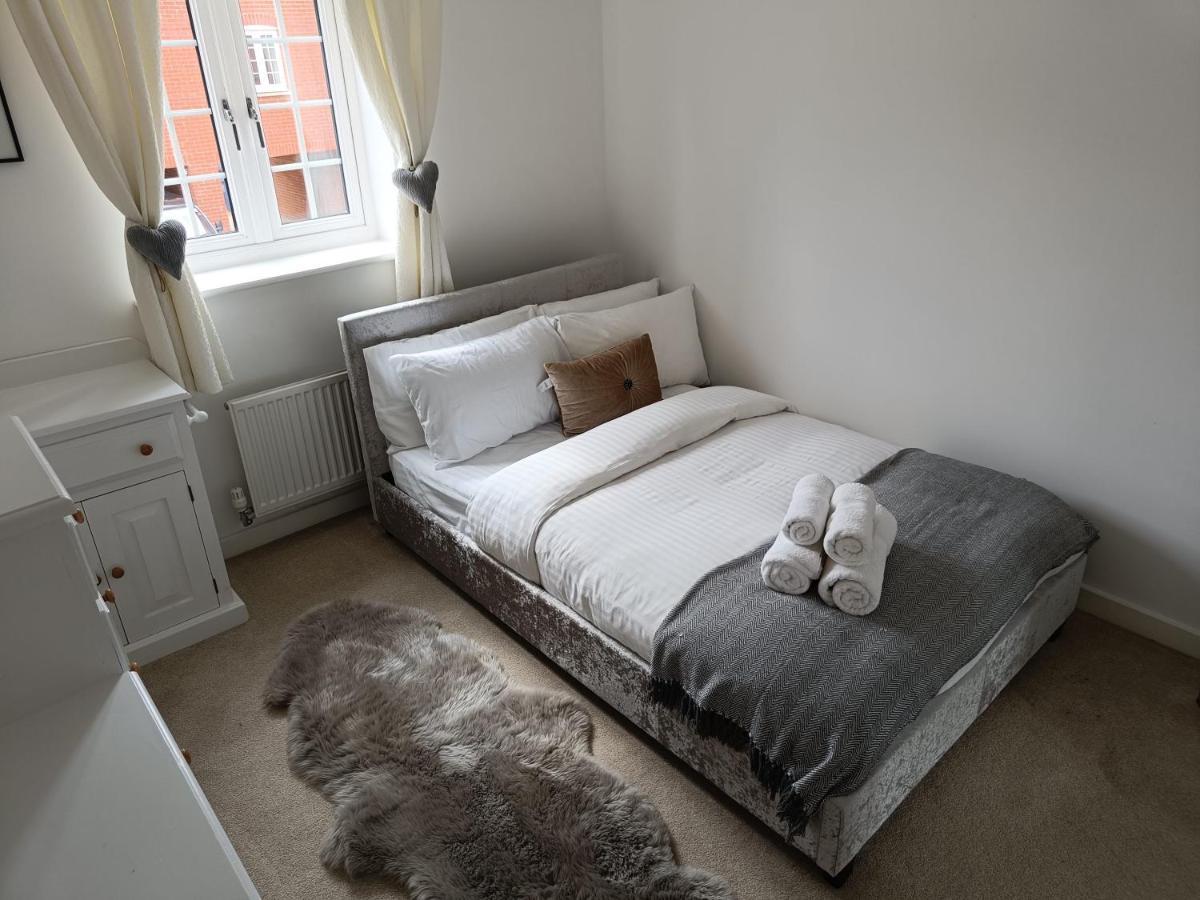 3 Bedroom Townhouse Near Bicester Village Екстер'єр фото