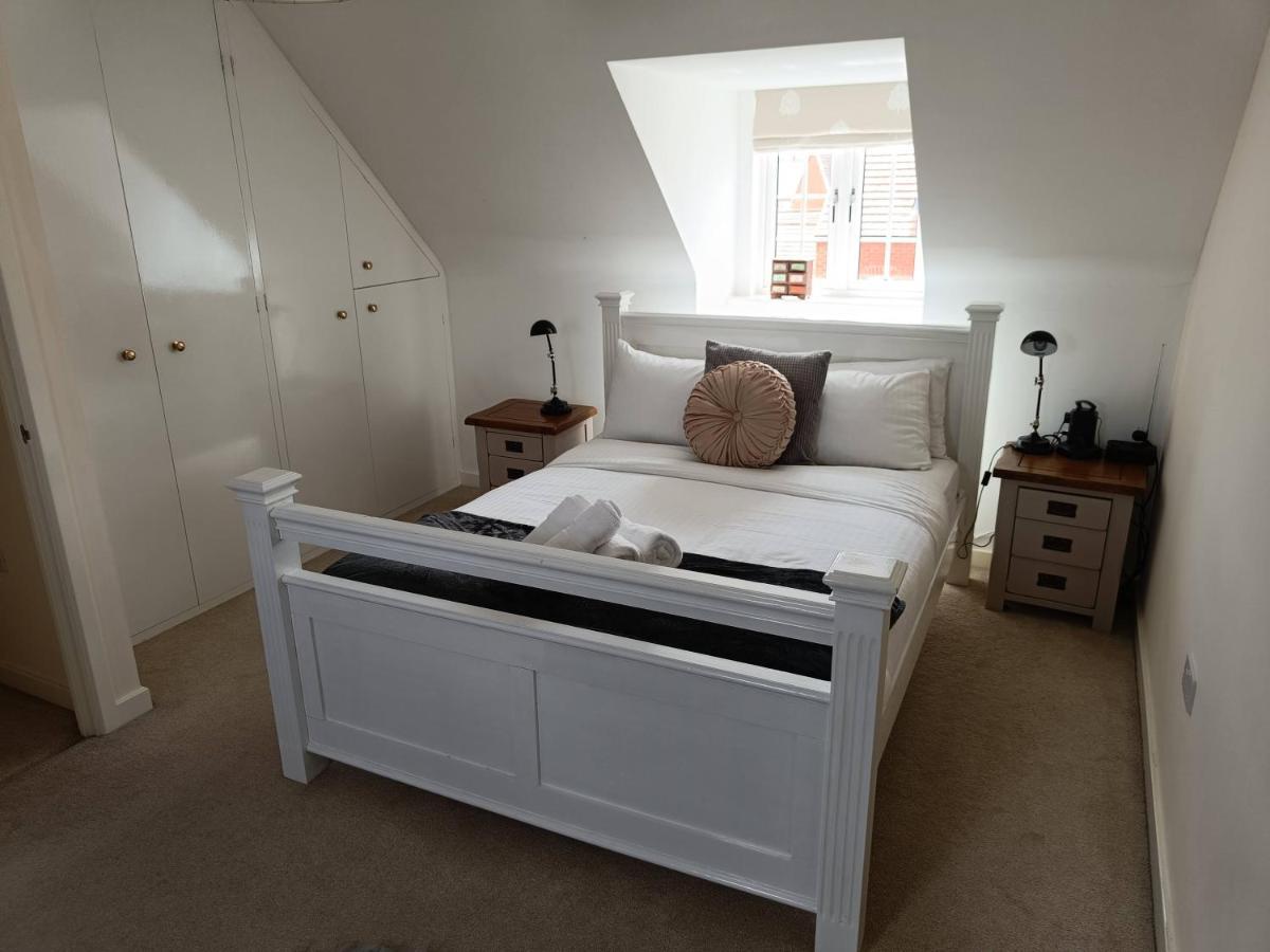 3 Bedroom Townhouse Near Bicester Village Екстер'єр фото