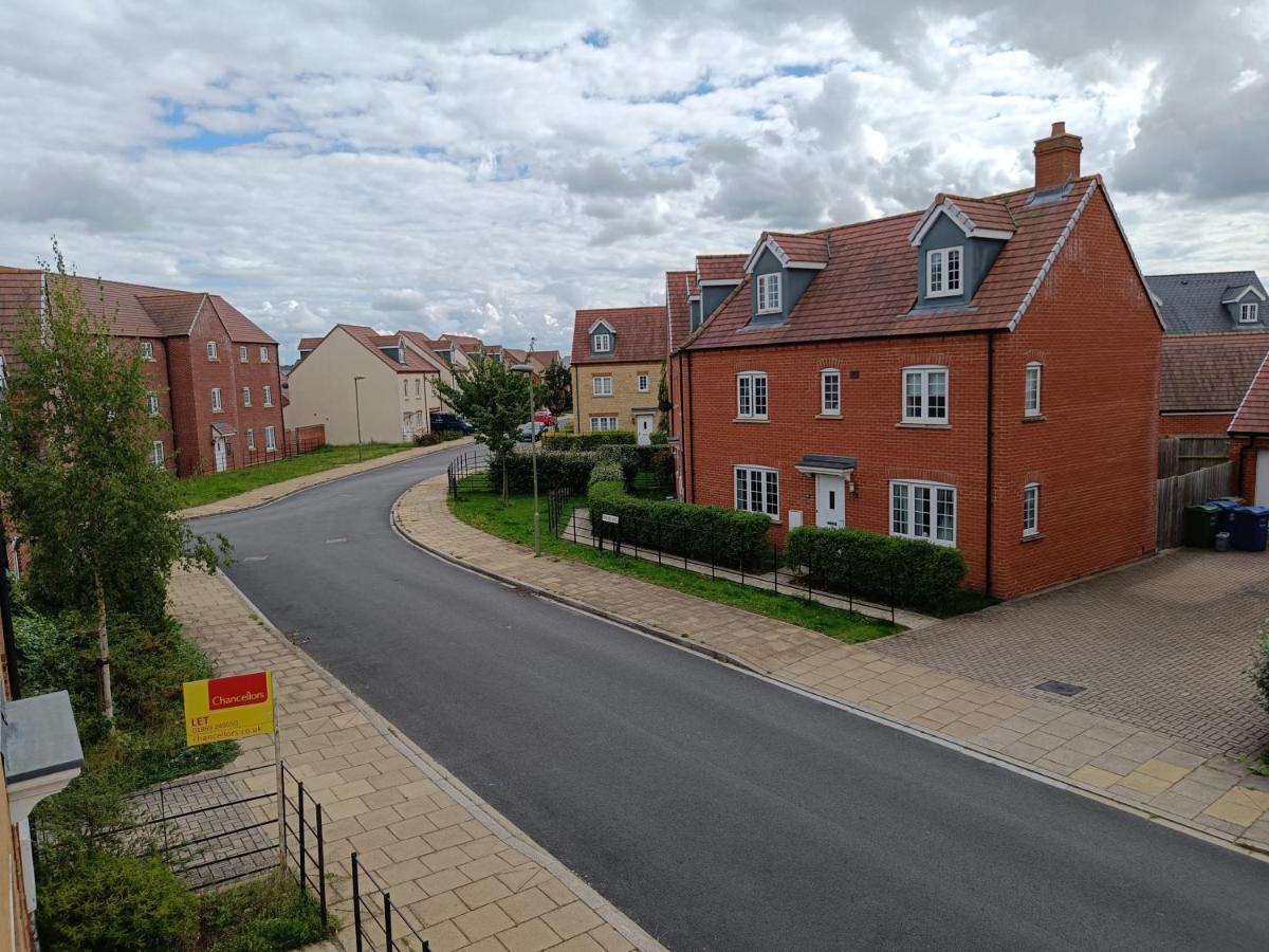3 Bedroom Townhouse Near Bicester Village Екстер'єр фото