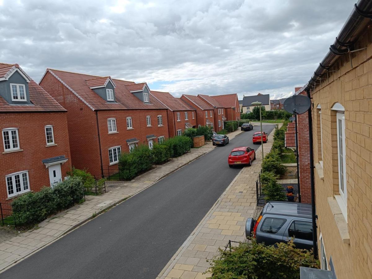 3 Bedroom Townhouse Near Bicester Village Екстер'єр фото
